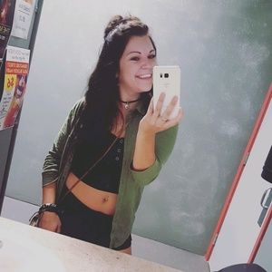 Meet your Posher, Danielle